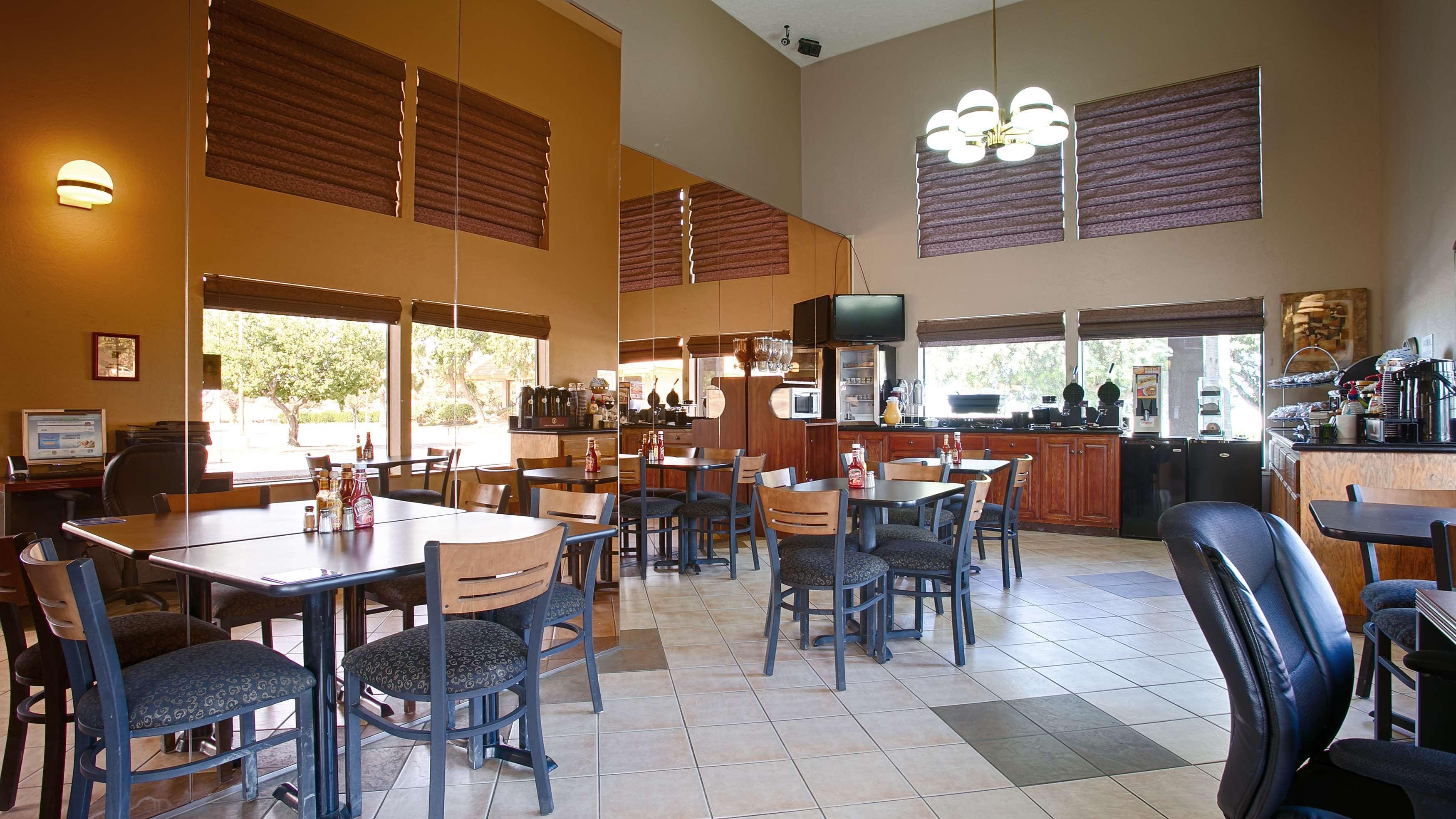 Best Western Apricot Inn Chaney Ranch Экстерьер фото