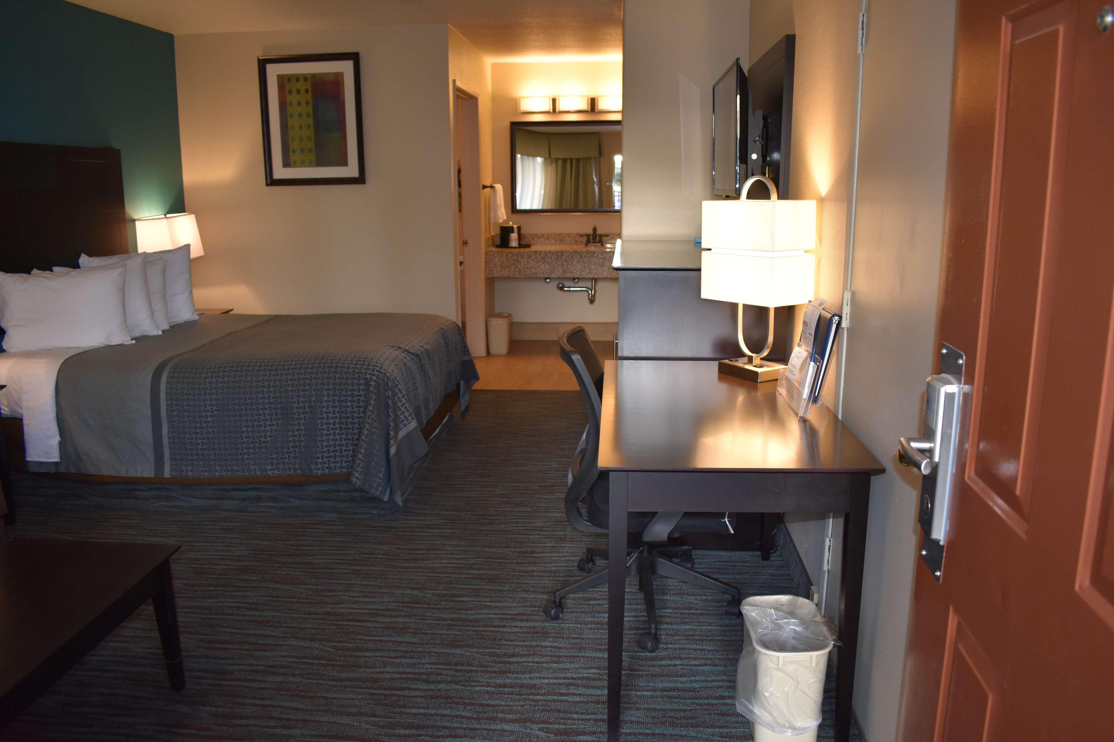 Best Western Apricot Inn Chaney Ranch Экстерьер фото