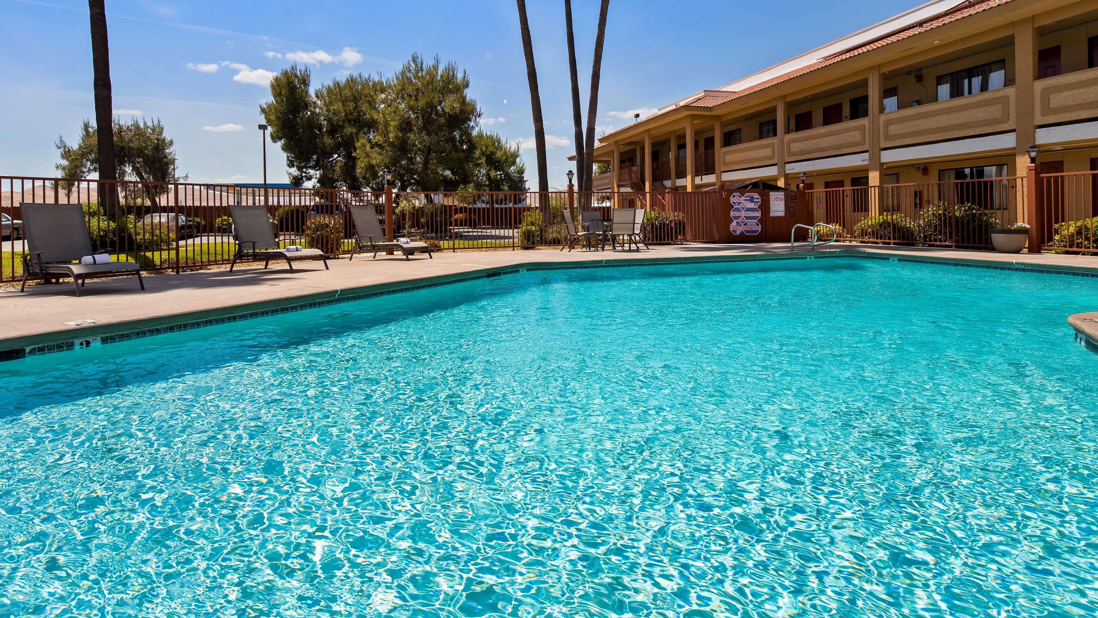 Best Western Apricot Inn Chaney Ranch Экстерьер фото